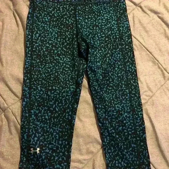 Under Armour UA‎ Blue and Black Compression Crop Capri Leggings - Picture 1 of 5